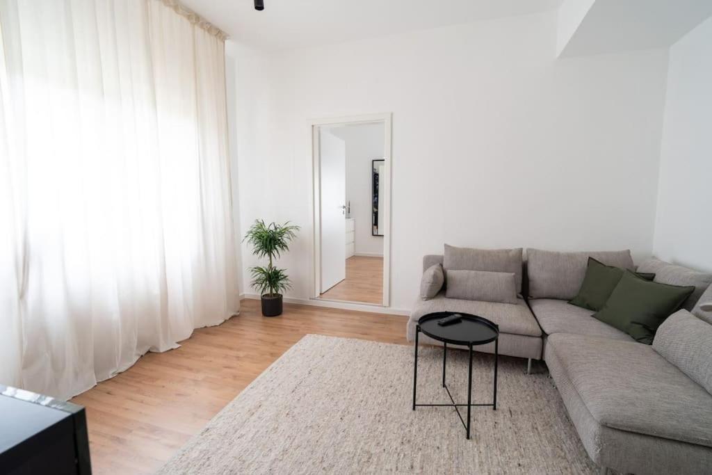 Wohnung Naehe Stadtzentrum Mit Wohnzimmer Und Kueche Coblença Exterior foto
