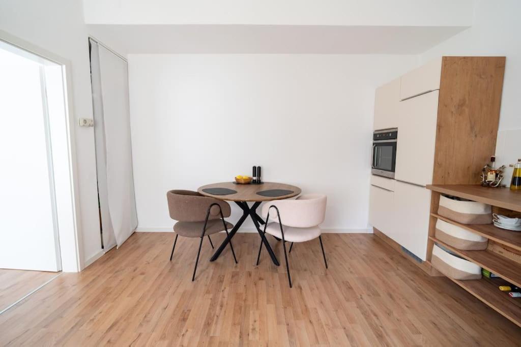 Wohnung Naehe Stadtzentrum Mit Wohnzimmer Und Kueche Coblença Exterior foto